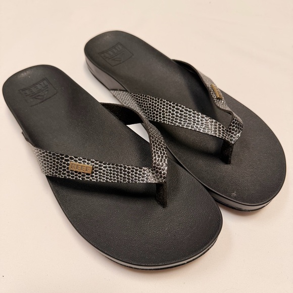 Reef Women's Cushion Court Sandals Flip Flops black/silver Women’s 8.5 - Picture 1 of 7